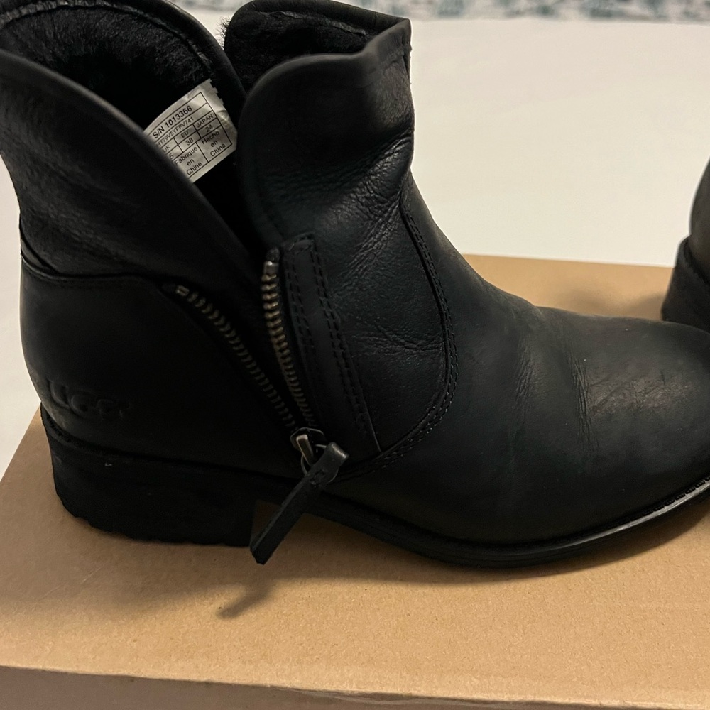 Black boots w Lavelle